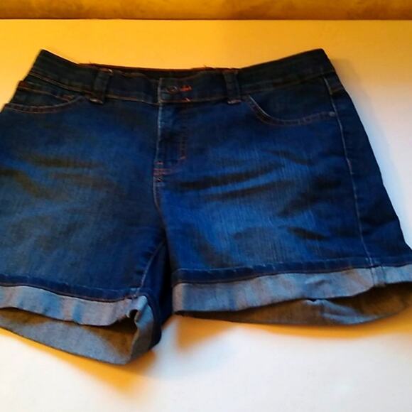 Nine West Pants - Nine West denim short. Size 6/27